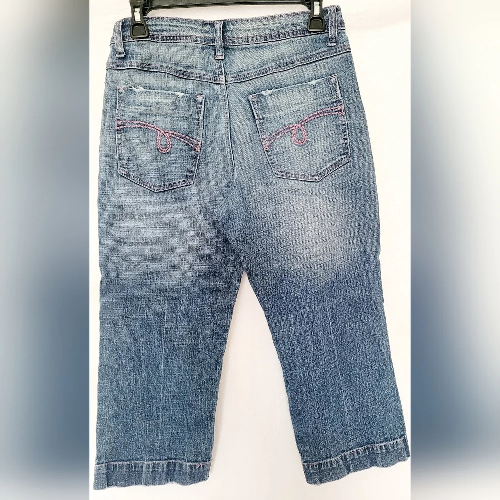 Cato Women's Capri Jeans Stretch Rayon/Cotton Light Blue Wash Pink Stitching 4/S - Picture 12 of 13